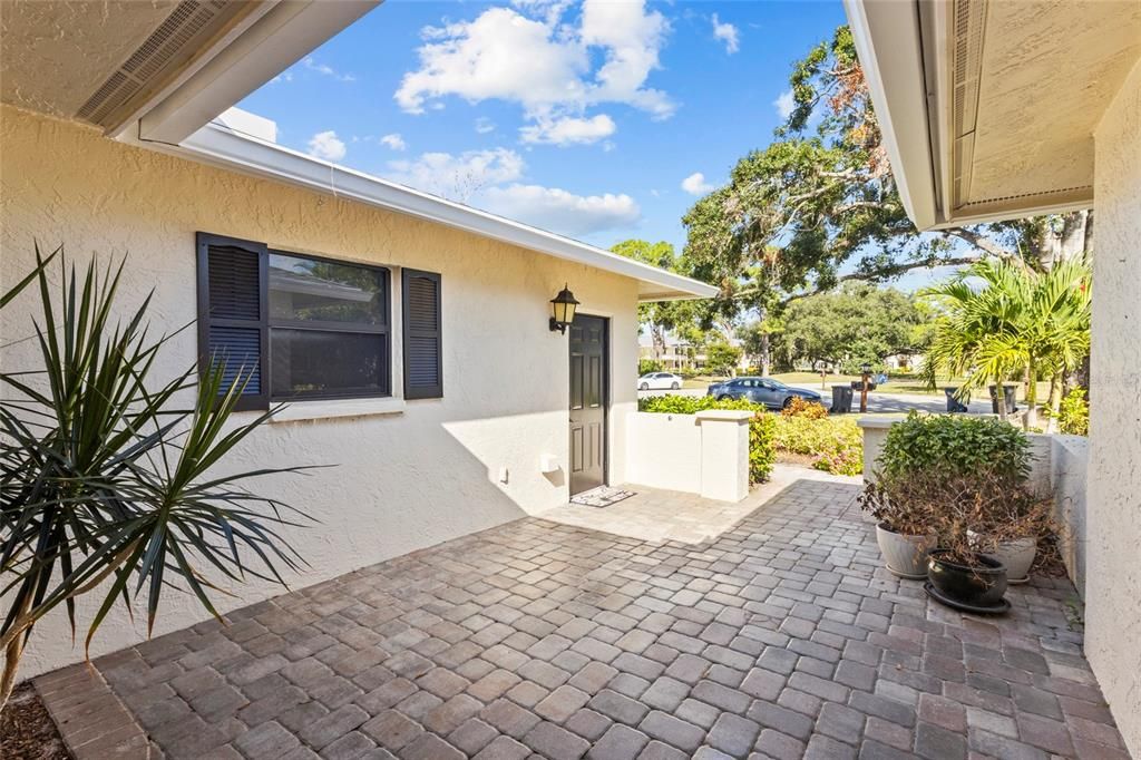 For Sale: $375,000 (2 beds, 2 baths, 2116 Square Feet)