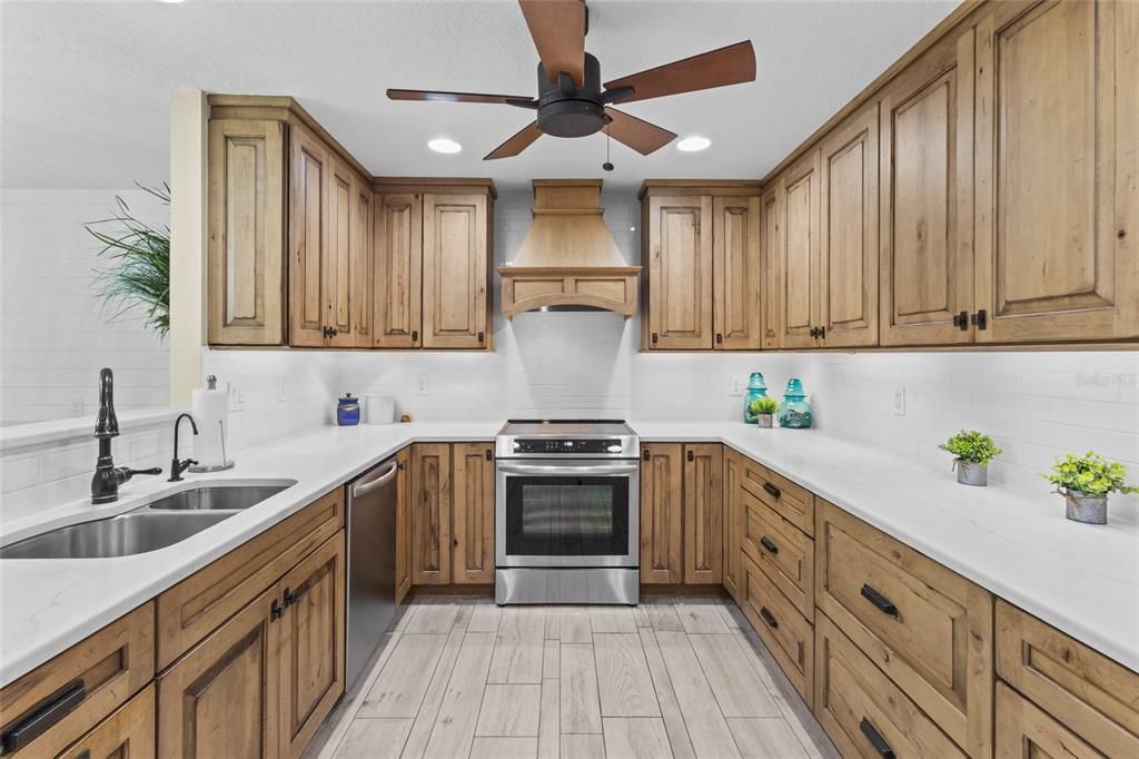 For Sale: $375,000 (2 beds, 2 baths, 2116 Square Feet)