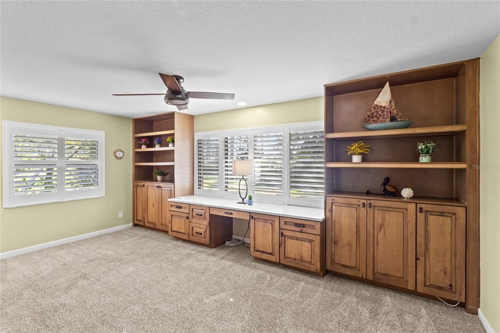 For Sale: $375,000 (2 beds, 2 baths, 2116 Square Feet)