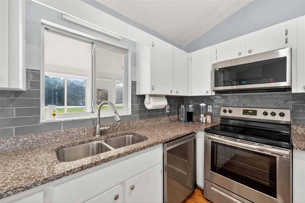 出租: $2,950 (3 贝兹, 2 浴室, 1704 平方英尺)