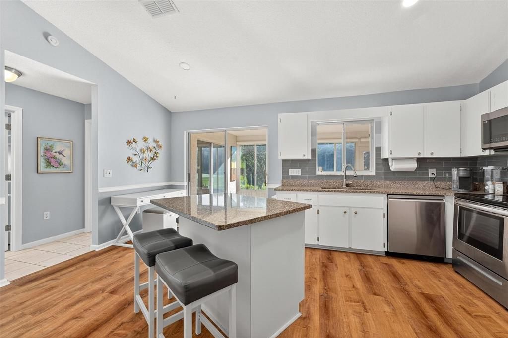 出租: $2,950 (3 贝兹, 2 浴室, 1704 平方英尺)