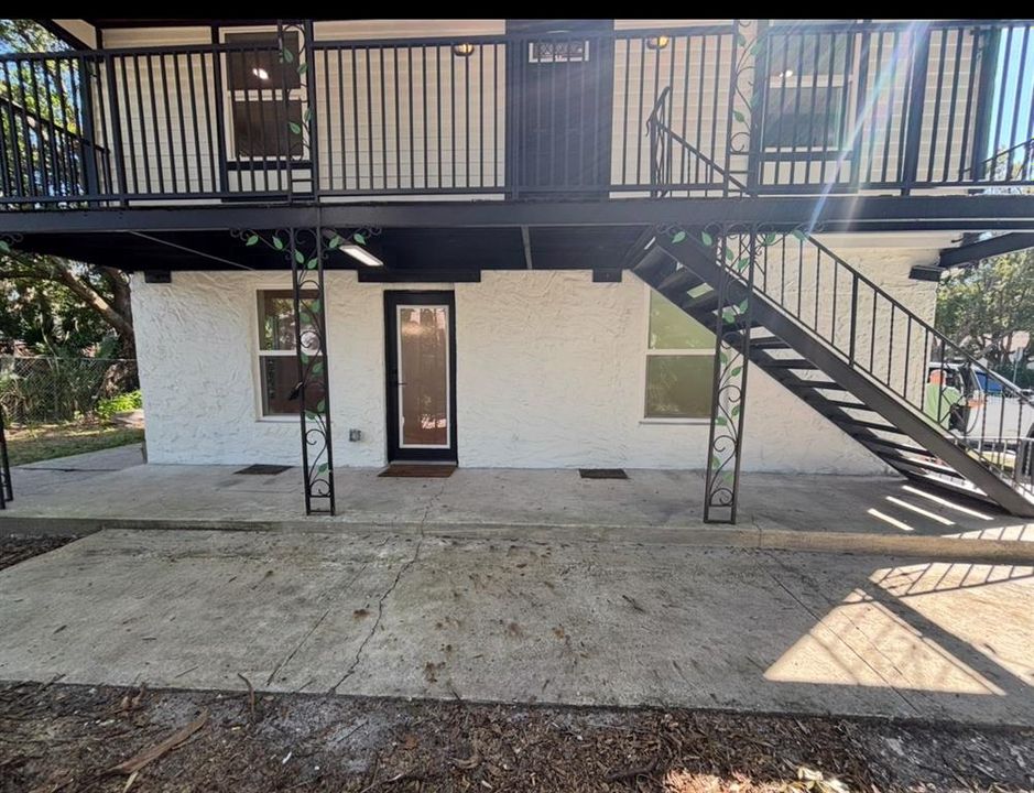 Recently Rented: $1,700 (2 beds, 1 baths, 800 Square Feet)