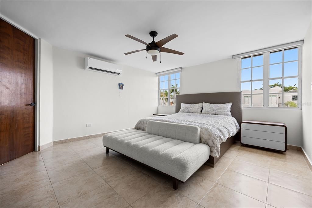 En Venta: $1,100,000 (4 camas, 4 baños, 0 Pies cuadrados)