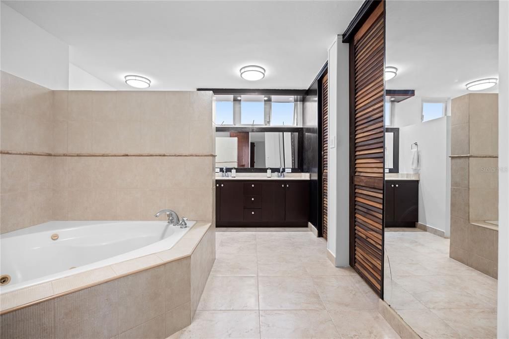 En Venta: $1,100,000 (4 camas, 4 baños, 0 Pies cuadrados)