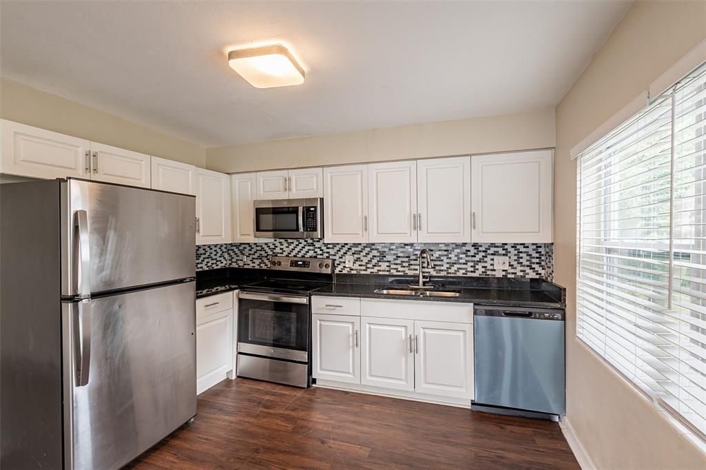 Activo con contrato: $260,000 (3 camas, 2 baños, 1108 Pies cuadrados)