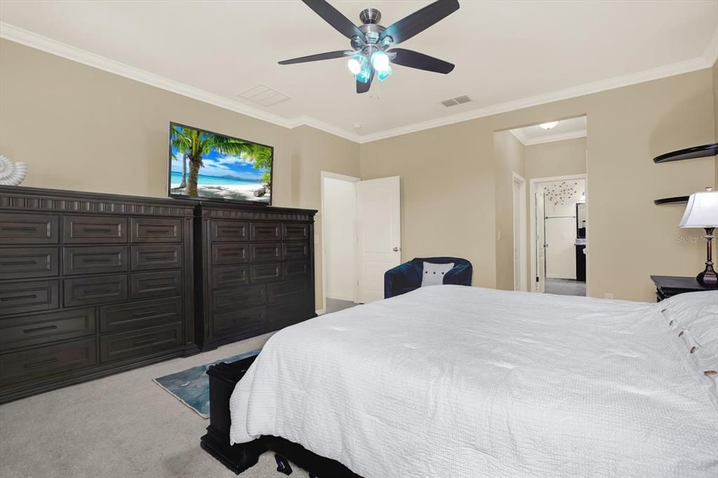 For Sale: $385,000 (4 beds, 2 baths, 2293 Square Feet)