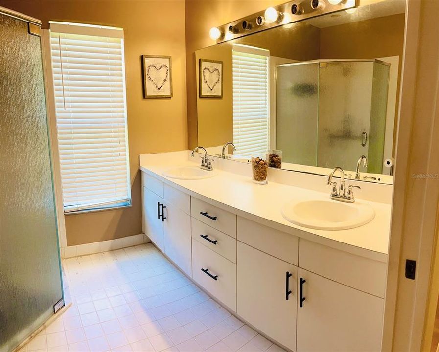 For Sale: $175,000 (2 beds, 2 baths, 1396 Square Feet)