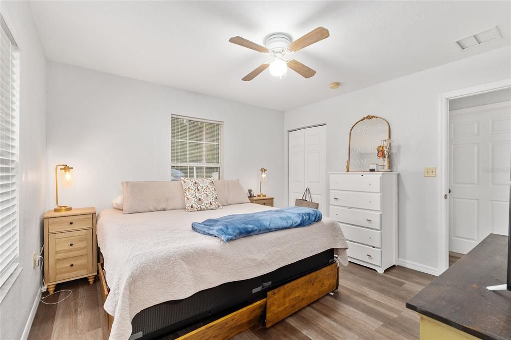 На продажу: $235,000 (3 спален, 2 ванн, 1040 Квадратных фут)