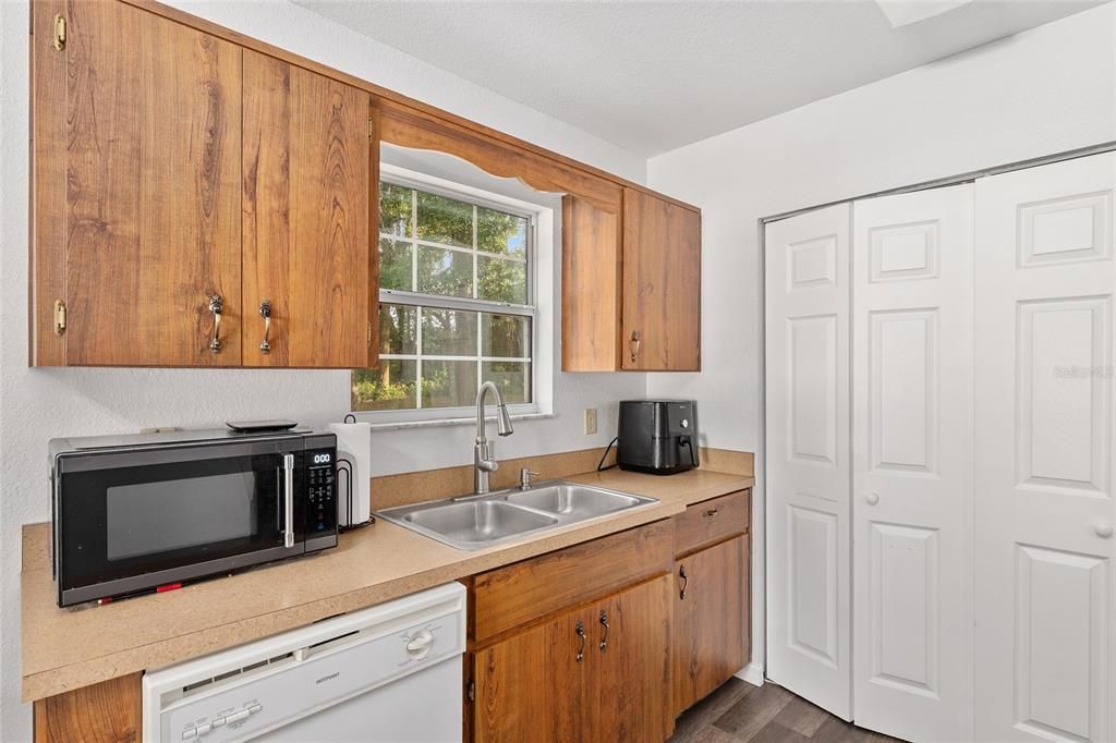 На продажу: $235,000 (3 спален, 2 ванн, 1040 Квадратных фут)