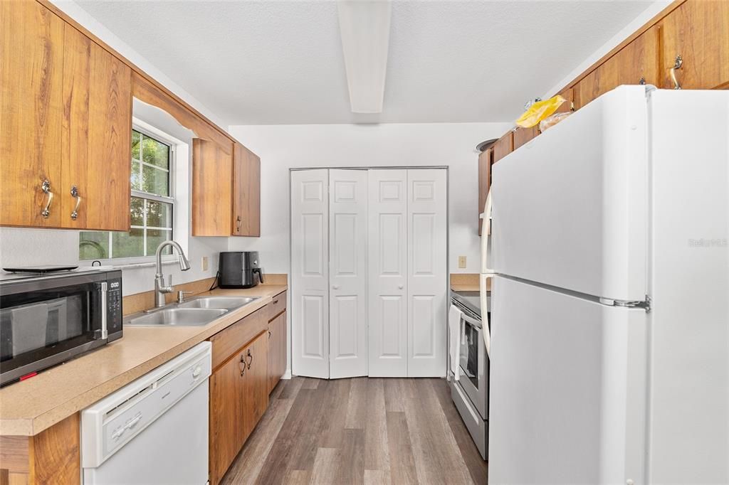 На продажу: $235,000 (3 спален, 2 ванн, 1040 Квадратных фут)