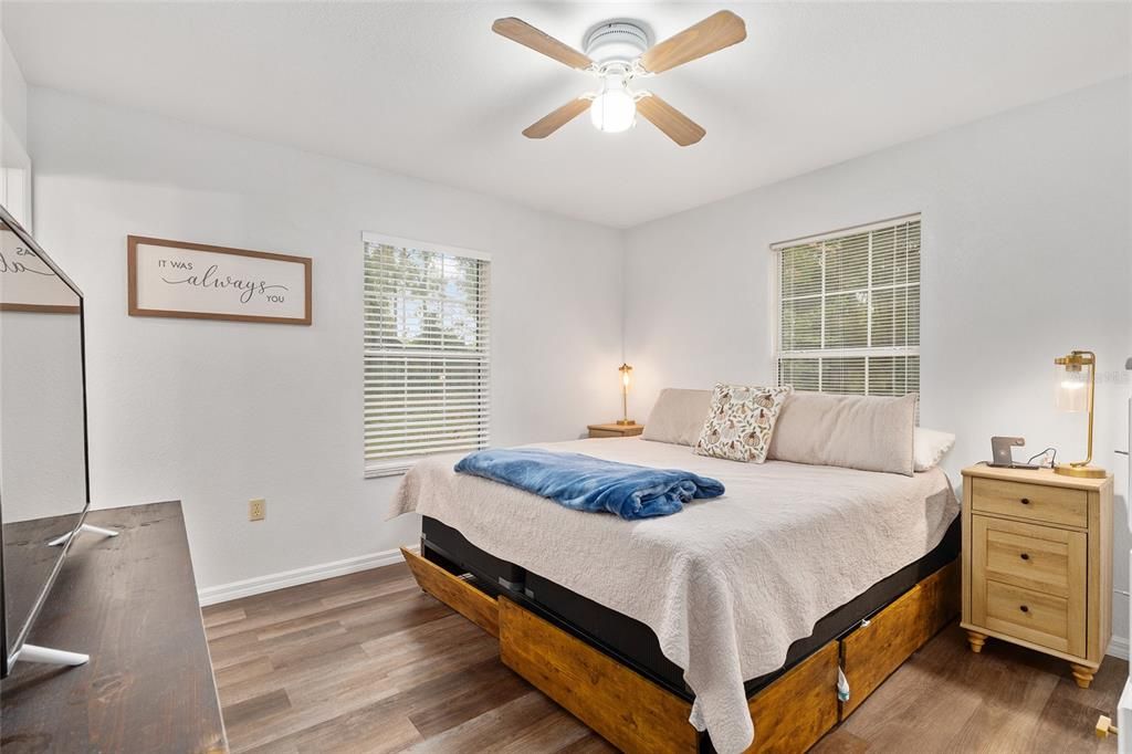 На продажу: $235,000 (3 спален, 2 ванн, 1040 Квадратных фут)