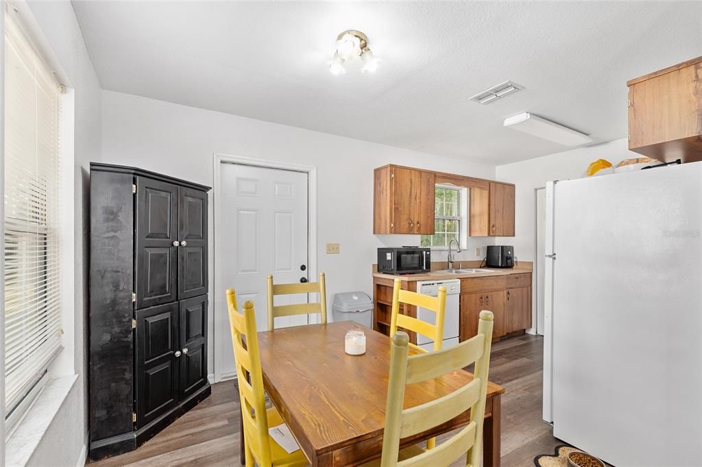 На продажу: $235,000 (3 спален, 2 ванн, 1040 Квадратных фут)