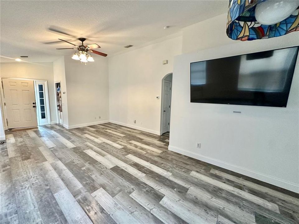 待售: $330,000 (3 贝兹, 2 浴室, 1265 平方英尺)