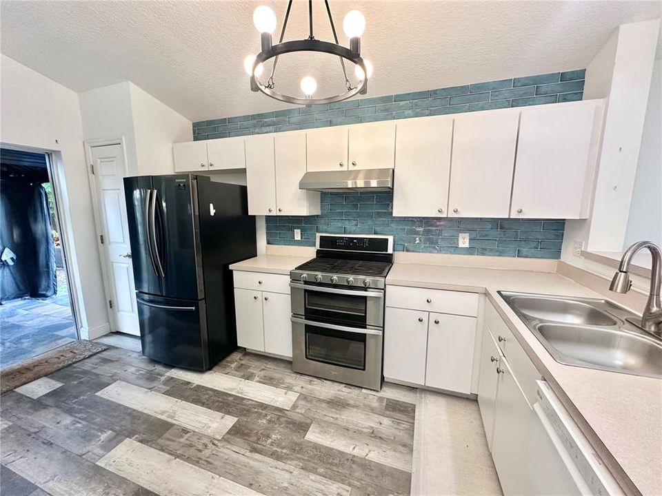 待售: $330,000 (3 贝兹, 2 浴室, 1265 平方英尺)