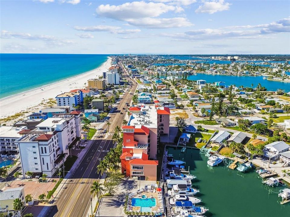 For Sale: $492,000 (2 beds, 1 baths, 770 Square Feet)