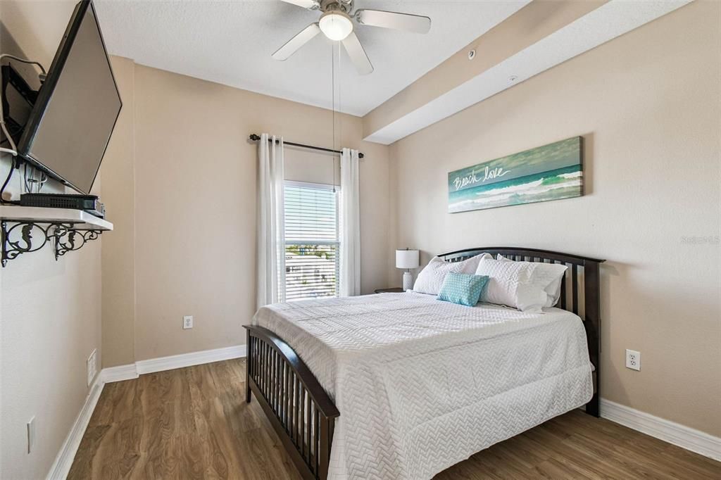 For Sale: $492,000 (2 beds, 1 baths, 770 Square Feet)