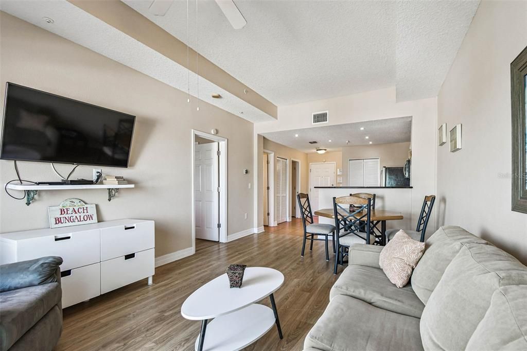 For Sale: $492,000 (2 beds, 1 baths, 770 Square Feet)