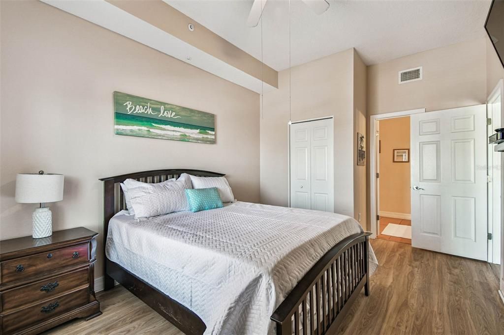 For Sale: $492,000 (2 beds, 1 baths, 770 Square Feet)