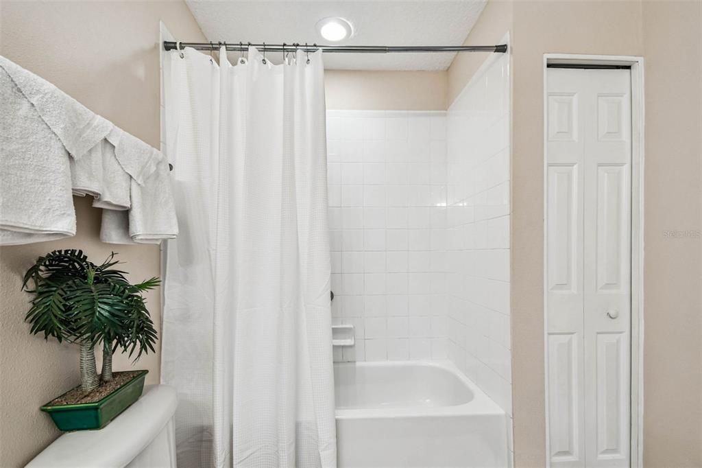 For Sale: $492,000 (2 beds, 1 baths, 770 Square Feet)