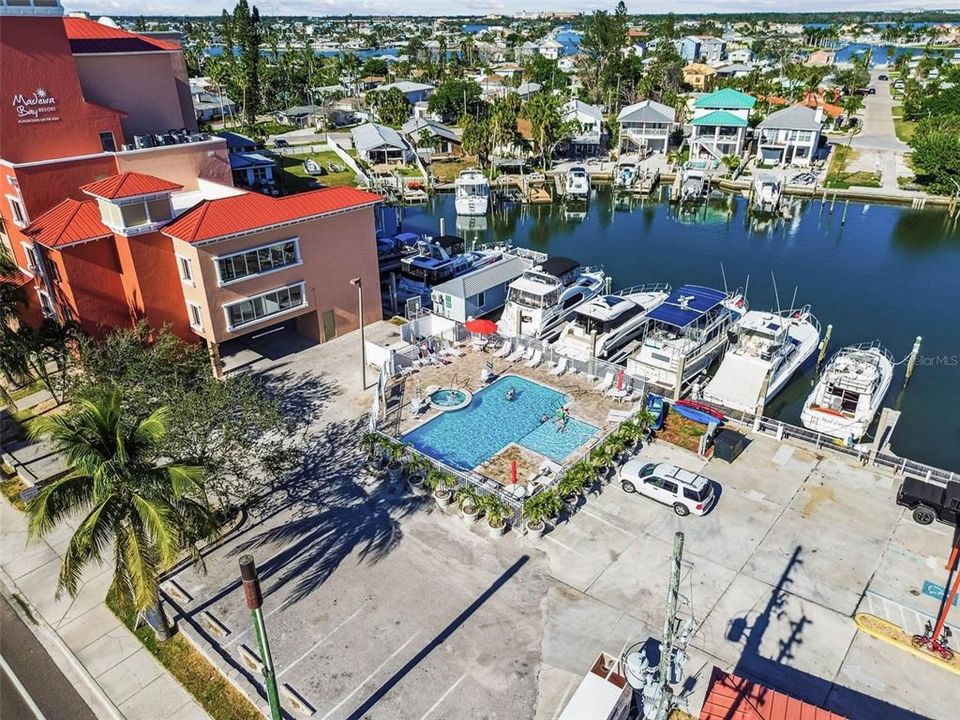 For Sale: $492,000 (2 beds, 1 baths, 770 Square Feet)