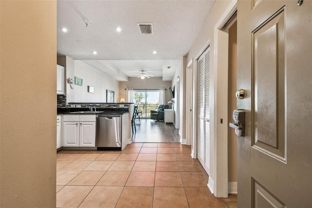 For Sale: $492,000 (2 beds, 1 baths, 770 Square Feet)