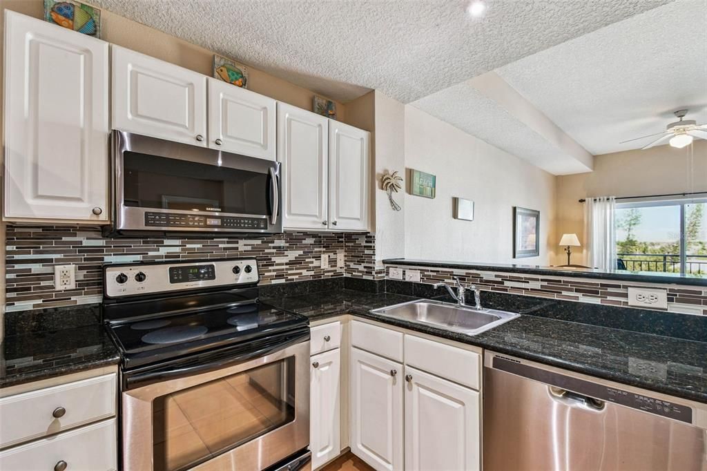 For Sale: $492,000 (2 beds, 1 baths, 770 Square Feet)