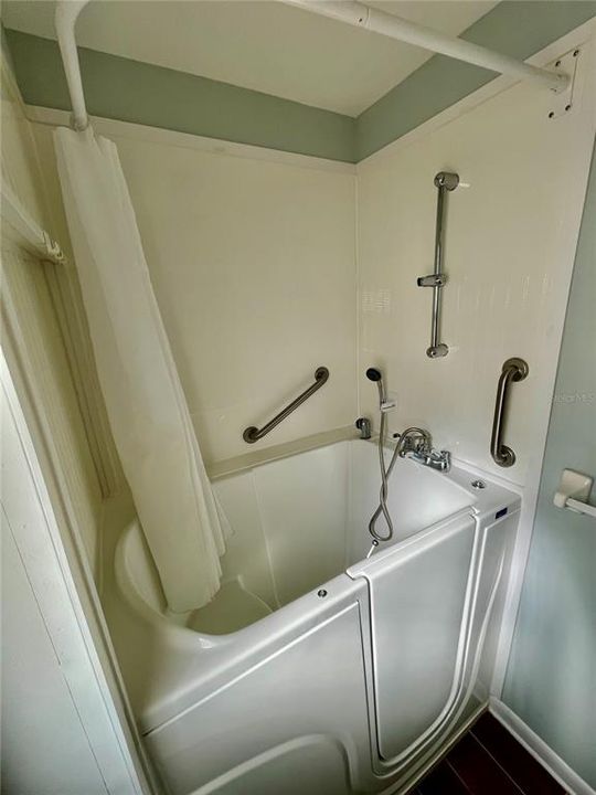 En Venta: $229,900 (2 camas, 2 baños, 1317 Pies cuadrados)