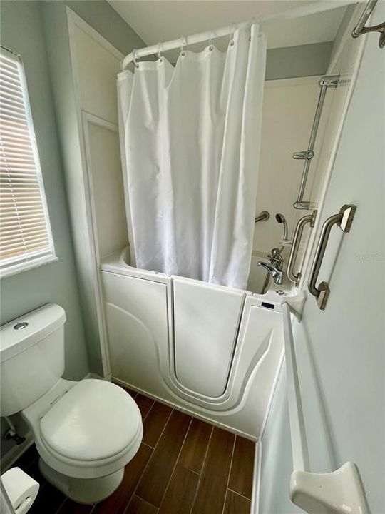 En Venta: $229,900 (2 camas, 2 baños, 1317 Pies cuadrados)