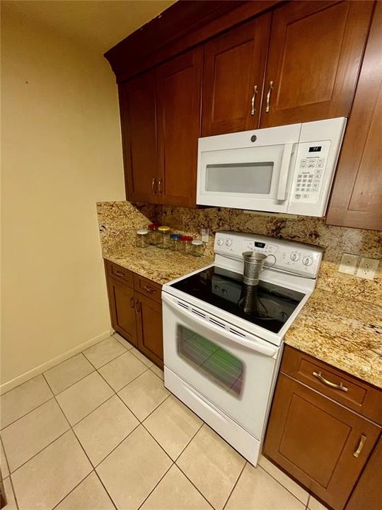 En Venta: $229,900 (2 camas, 2 baños, 1317 Pies cuadrados)