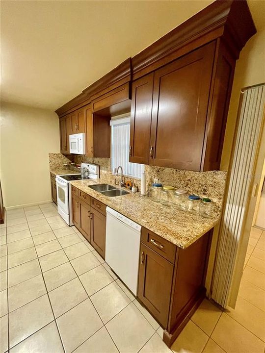 En Venta: $229,900 (2 camas, 2 baños, 1317 Pies cuadrados)