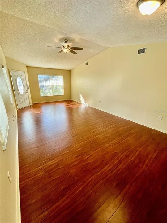 En Venta: $229,900 (2 camas, 2 baños, 1317 Pies cuadrados)