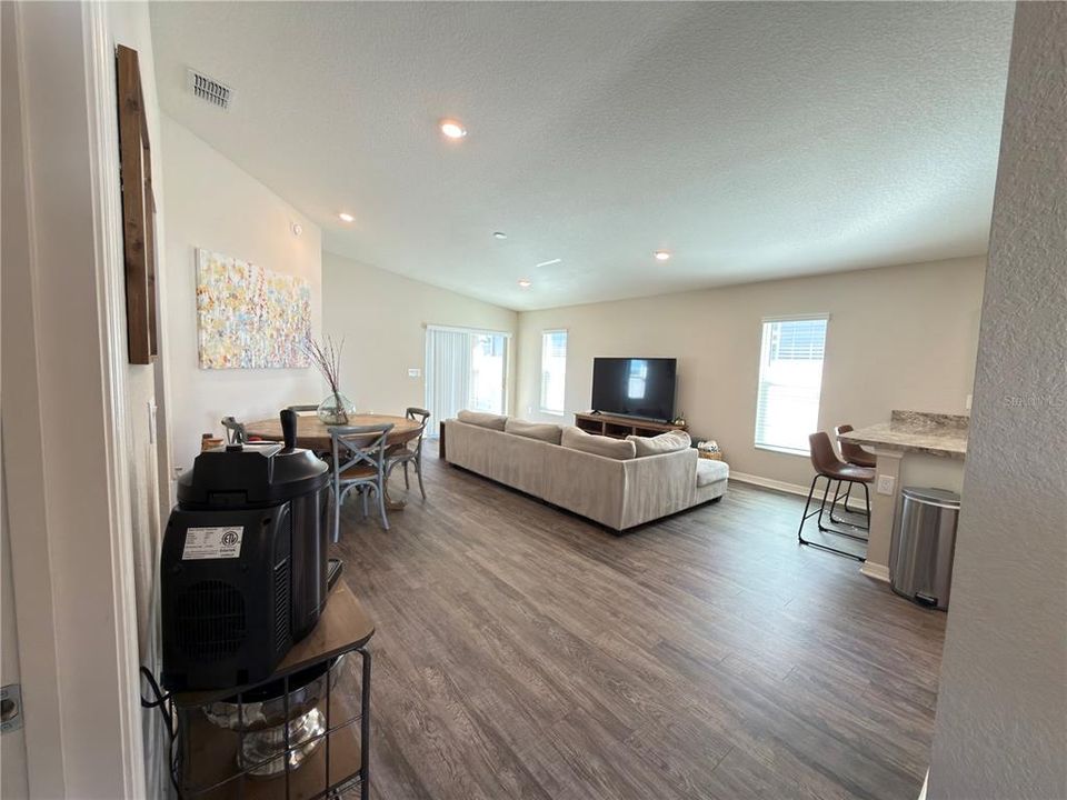 На продажу: $290,000 (3 спален, 2 ванн, 1459 Квадратных фут)