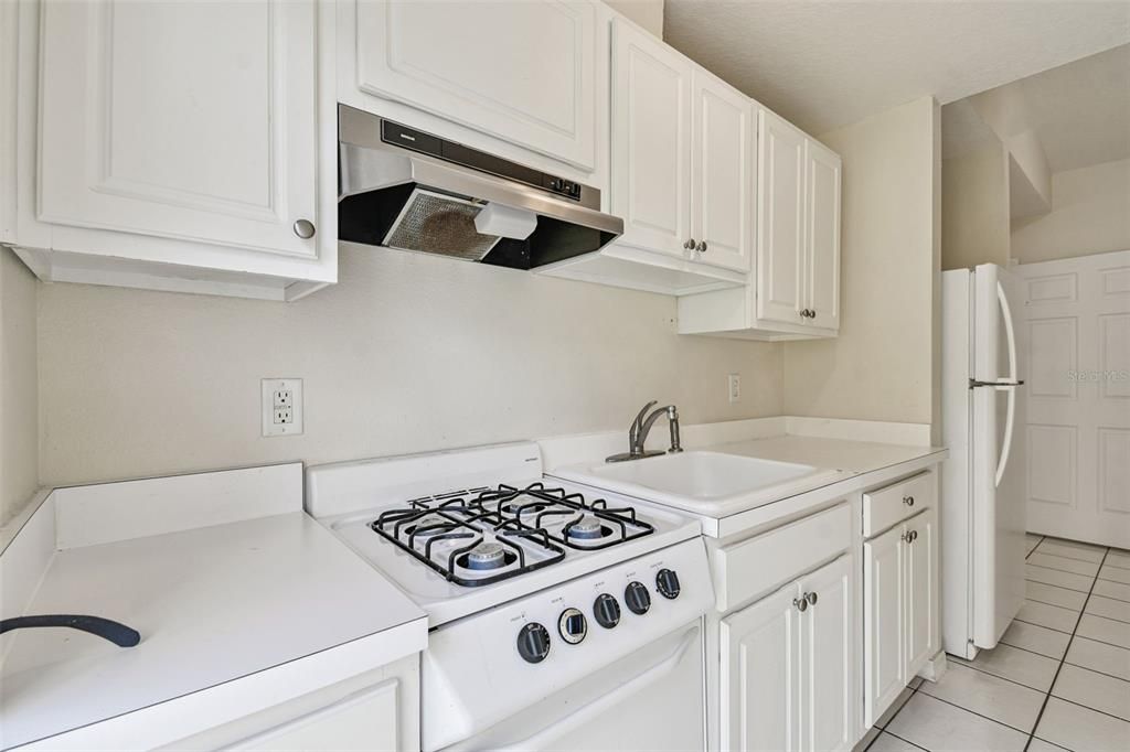 Active With Contract: $425,000 (3 beds, 2 baths, 2212 Square Feet)