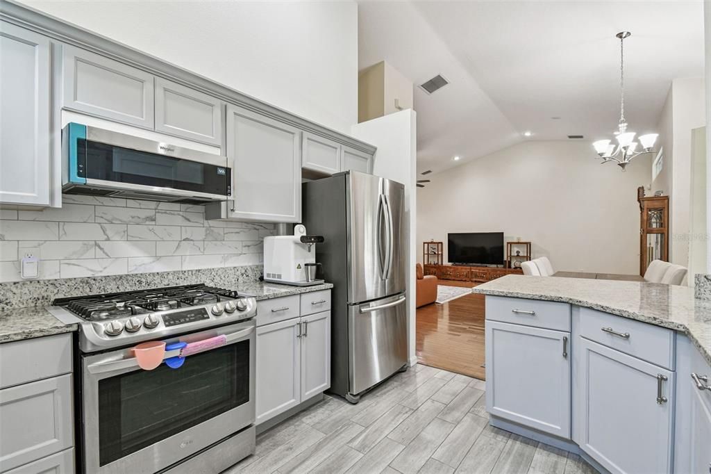 Active With Contract: $425,000 (3 beds, 2 baths, 2212 Square Feet)