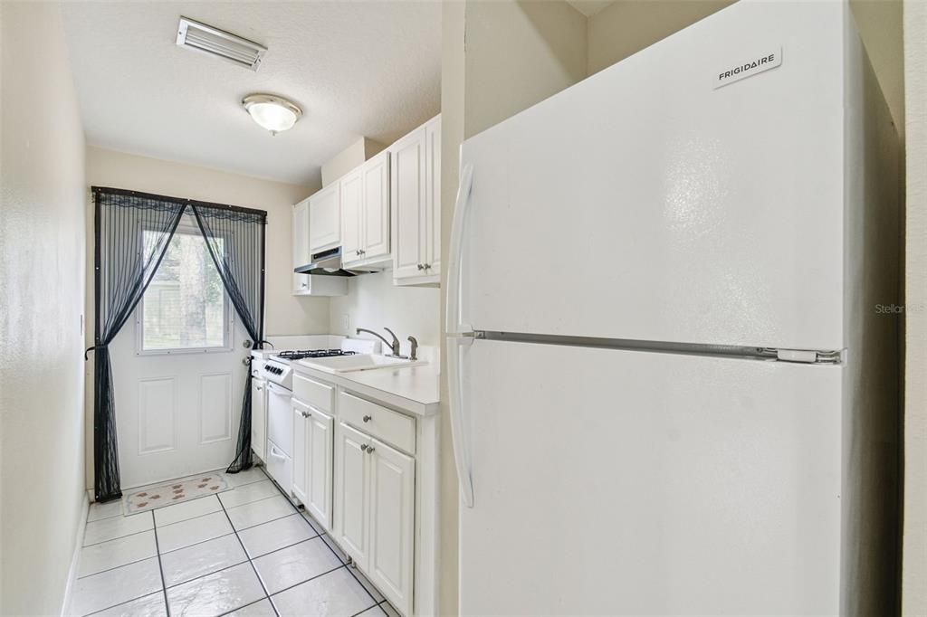 Active With Contract: $425,000 (3 beds, 2 baths, 2212 Square Feet)