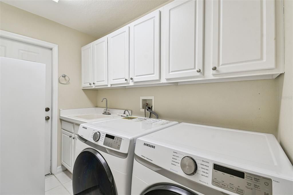 Active With Contract: $425,000 (3 beds, 2 baths, 2212 Square Feet)