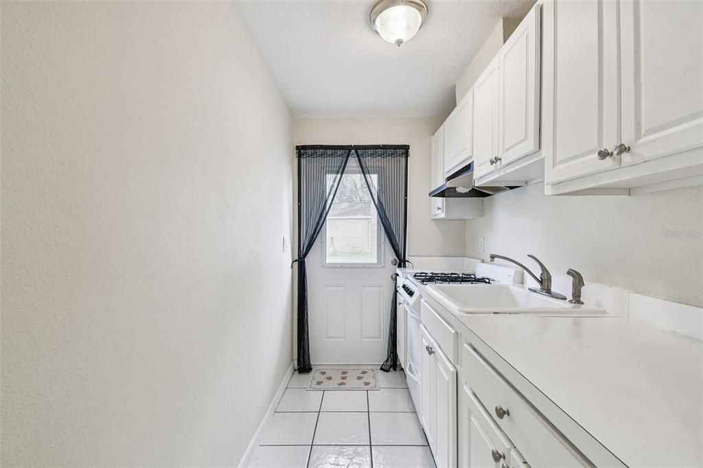 Active With Contract: $425,000 (3 beds, 2 baths, 2212 Square Feet)