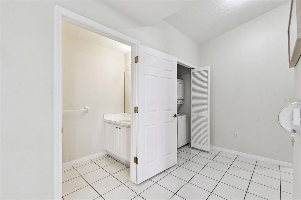 Active With Contract: $425,000 (3 beds, 2 baths, 2212 Square Feet)