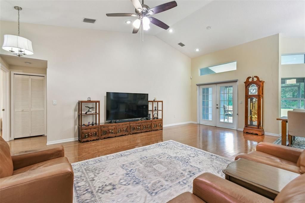 Active With Contract: $425,000 (3 beds, 2 baths, 2212 Square Feet)