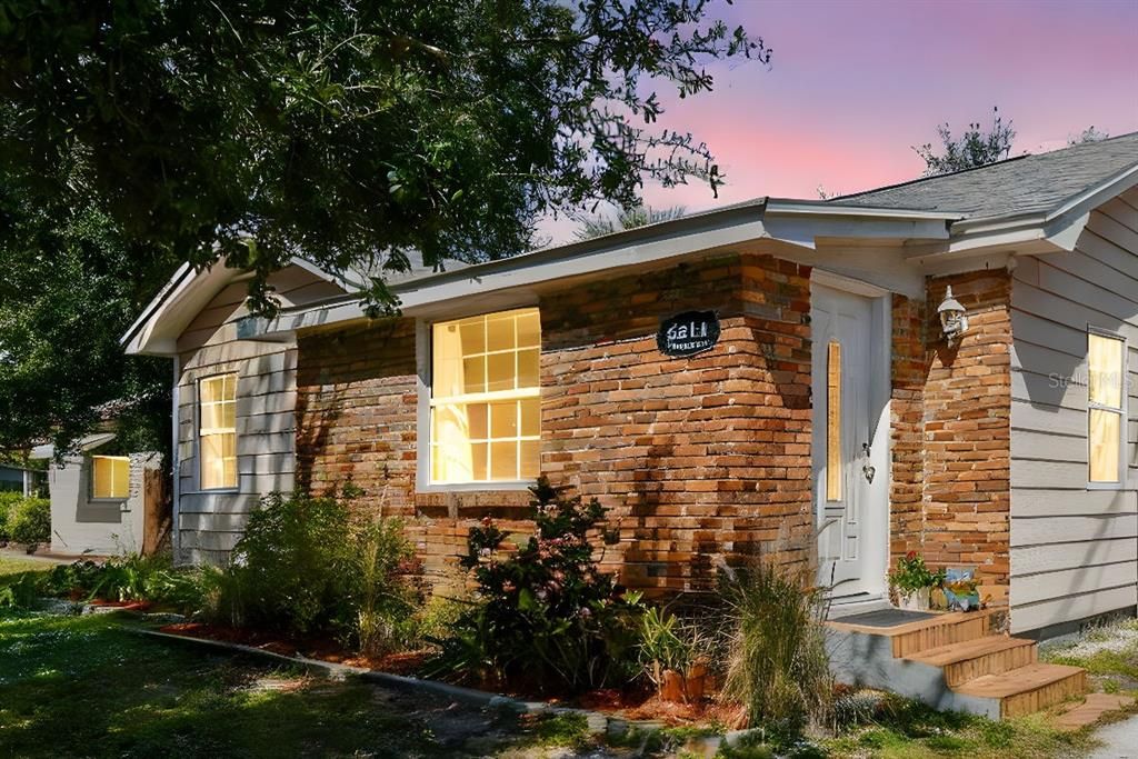 Active With Contract: $625,000 (3 beds, 2 baths, 1352 Square Feet)