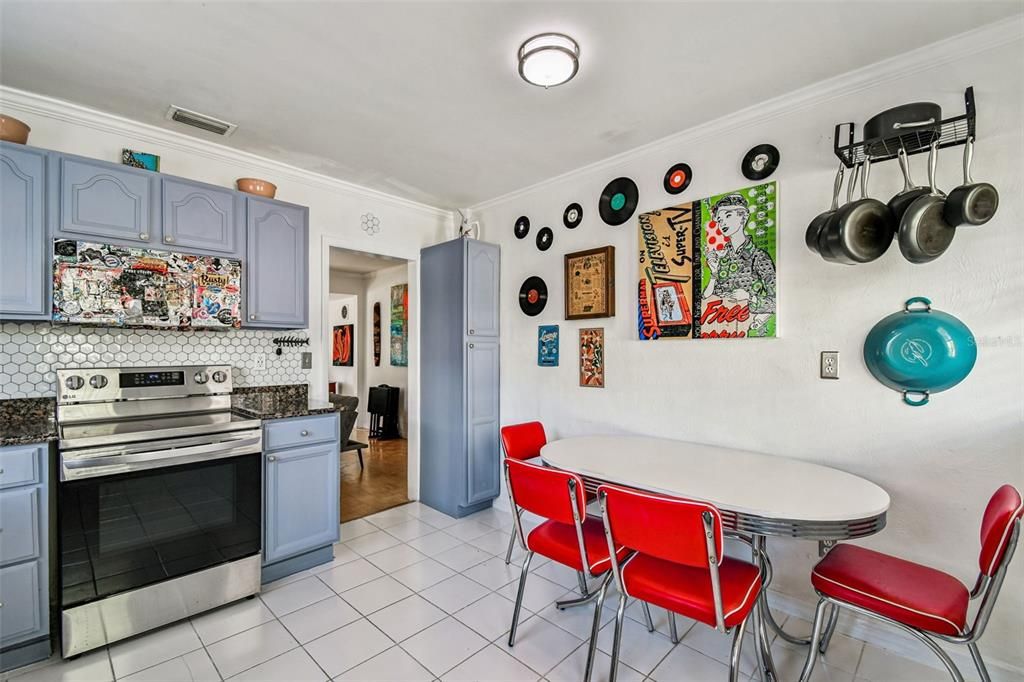 Active With Contract: $625,000 (3 beds, 2 baths, 1352 Square Feet)