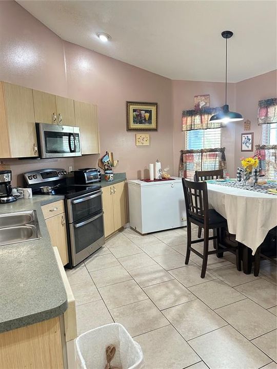 For Sale: $275,000 (3 beds, 2 baths, 1740 Square Feet)