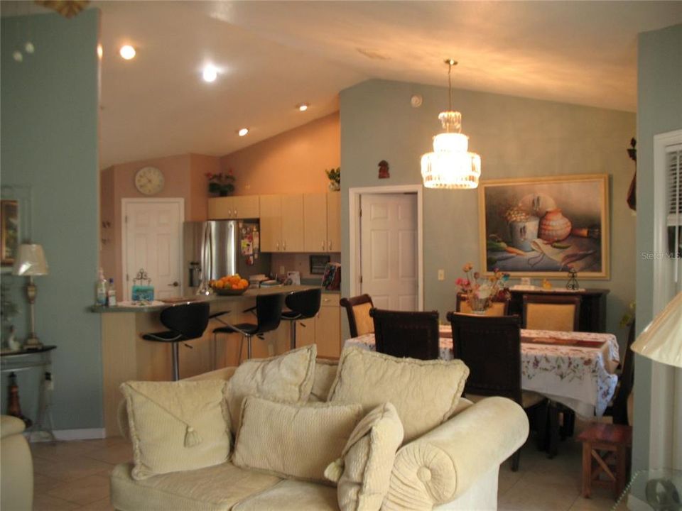 For Sale: $275,000 (3 beds, 2 baths, 1740 Square Feet)