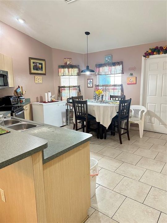 For Sale: $275,000 (3 beds, 2 baths, 1740 Square Feet)