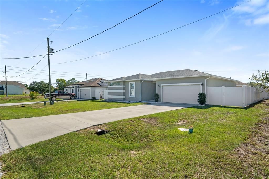 For Sale: $299,990 (3 beds, 2 baths, 1568 Square Feet)
