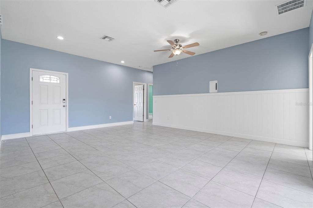 For Sale: $299,990 (3 beds, 2 baths, 1568 Square Feet)