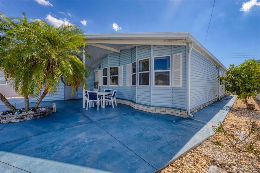 For Sale: $325,000 (2 beds, 2 baths, 1492 Square Feet)