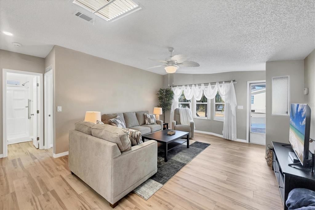 For Sale: $325,000 (2 beds, 2 baths, 1492 Square Feet)