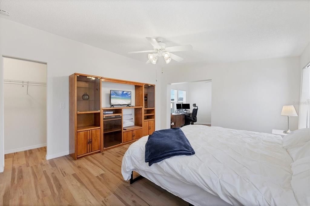 For Sale: $325,000 (2 beds, 2 baths, 1492 Square Feet)