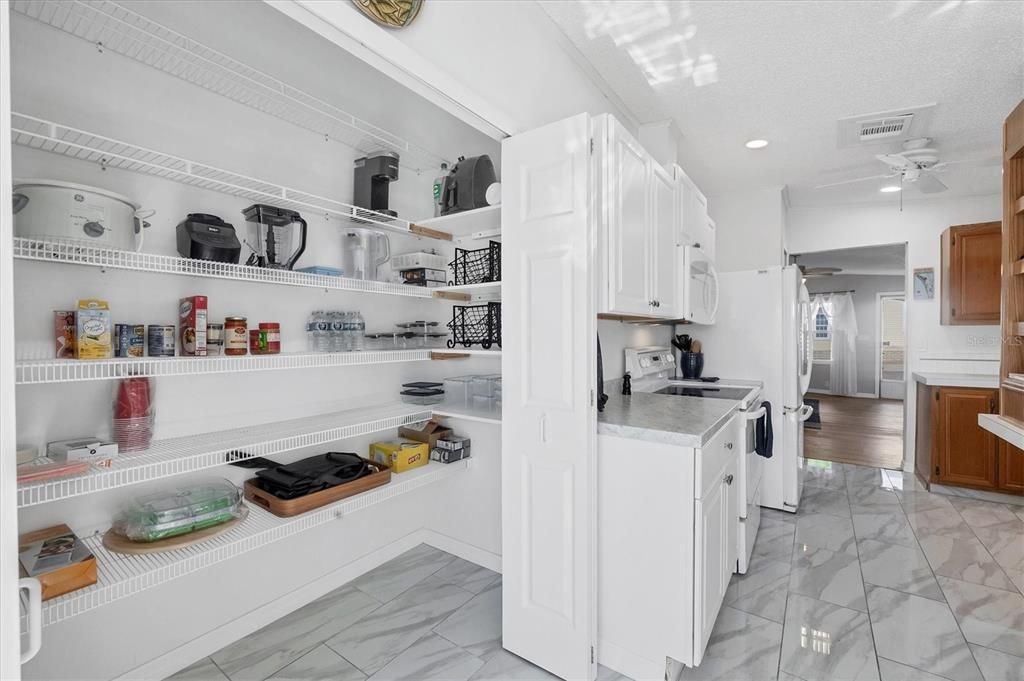 For Sale: $325,000 (2 beds, 2 baths, 1492 Square Feet)